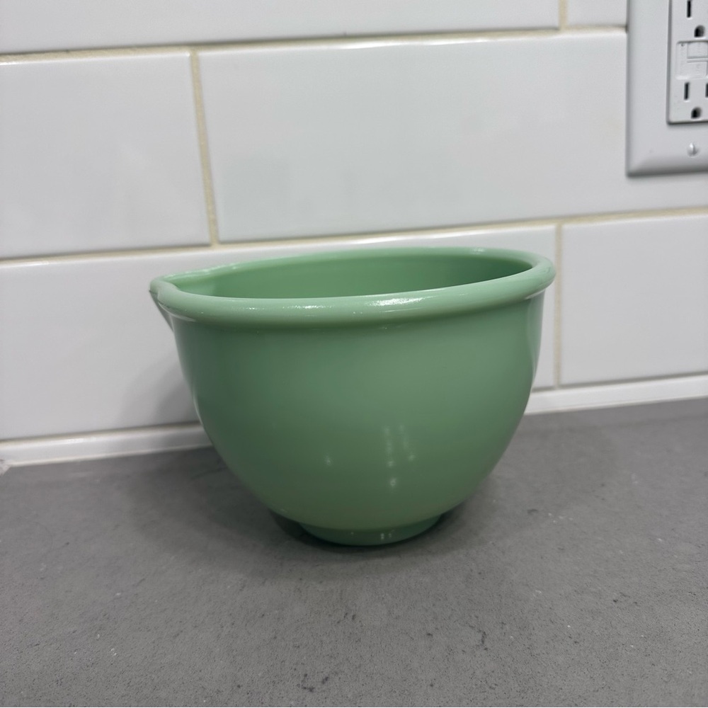 Jadeite small bowl, unmarked